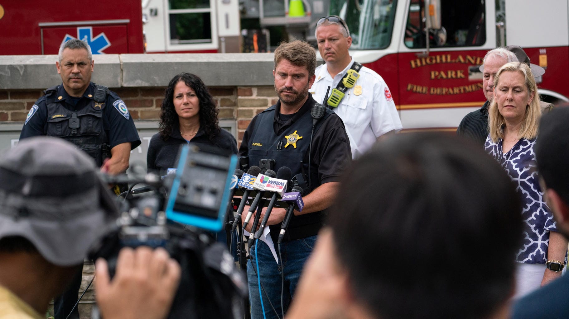 Pressekonferenz der Polizei nach Schüssen nahe Chicago: Die Beamten haben ein Fahndungsfoto herausgegeben.