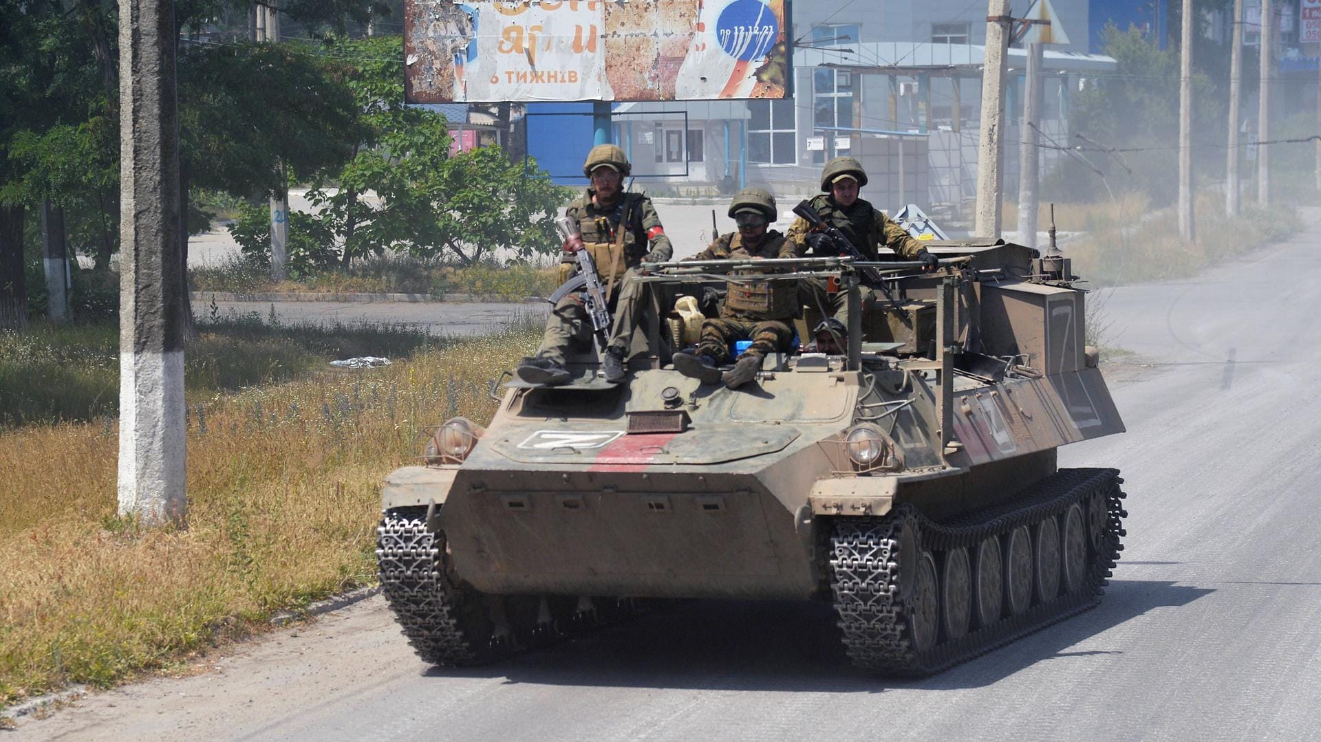 Heute toben 250 Kilometer südlich von Kursk die Schlachten: Ein Panzer russlandtreuer Kämpfer.