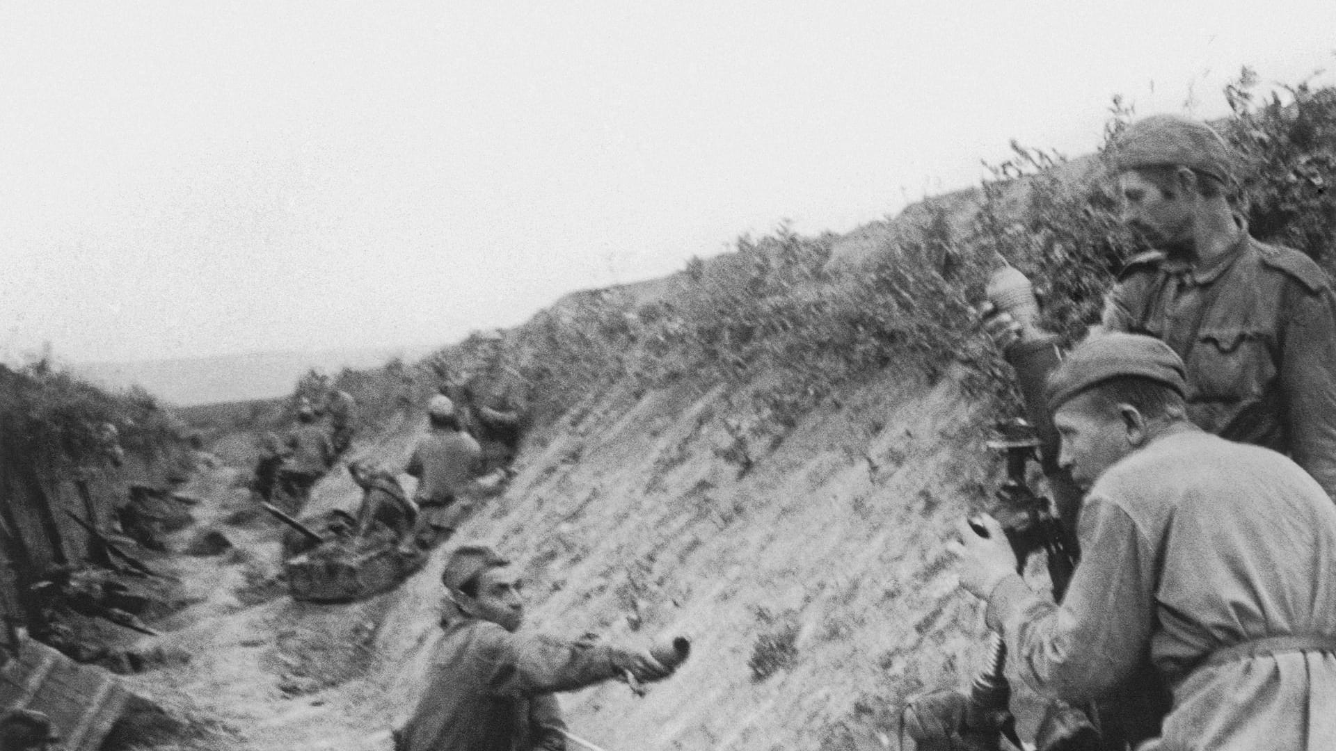 Im Juli 1943 hatten sich die sowjetischen Soldaten rund um Kursk in Schützengräben verschanzt.