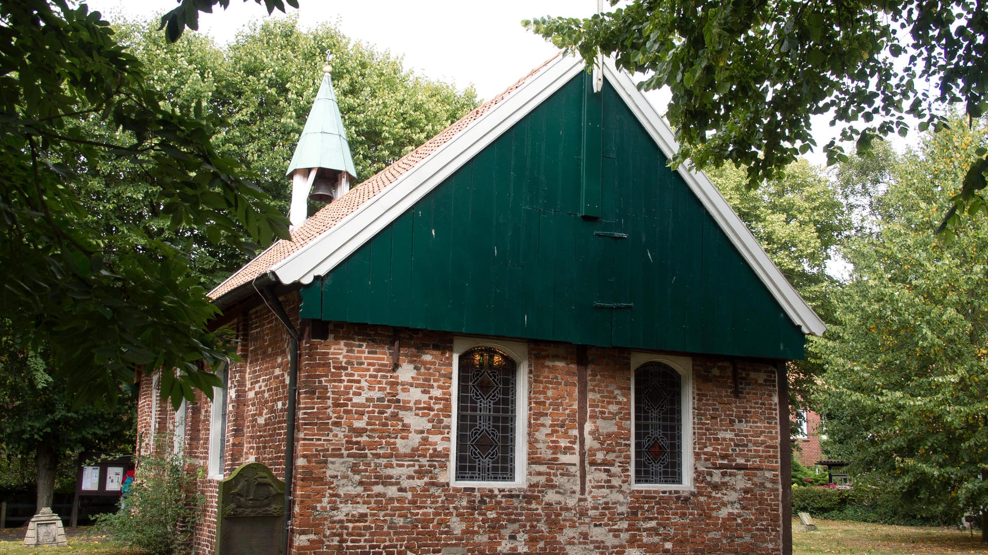 Alte Kirche: Im ganzen Gebäude findet man Hinweise auf das Meer und sogar Meeresbewohner.