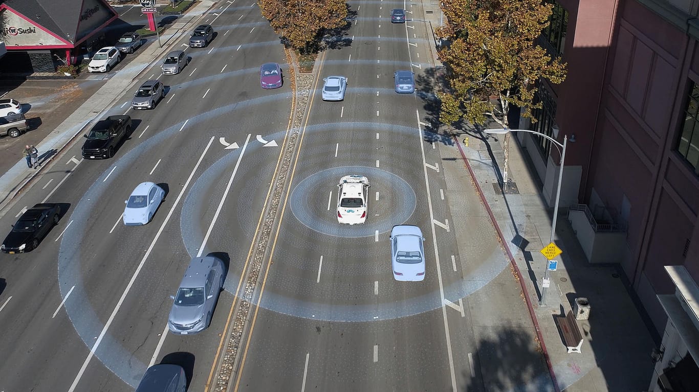 Rundumblick: Mithilfe verschiedener Sensoren nehmen moderne Autos ihre Umwelt wahr.