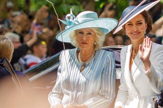 Herzogin Camilla und Herzogin Kate: Für das Titelblatt des "Coutrny Life"-Magazins arbeiteten die beiden Frauen zusammen.
