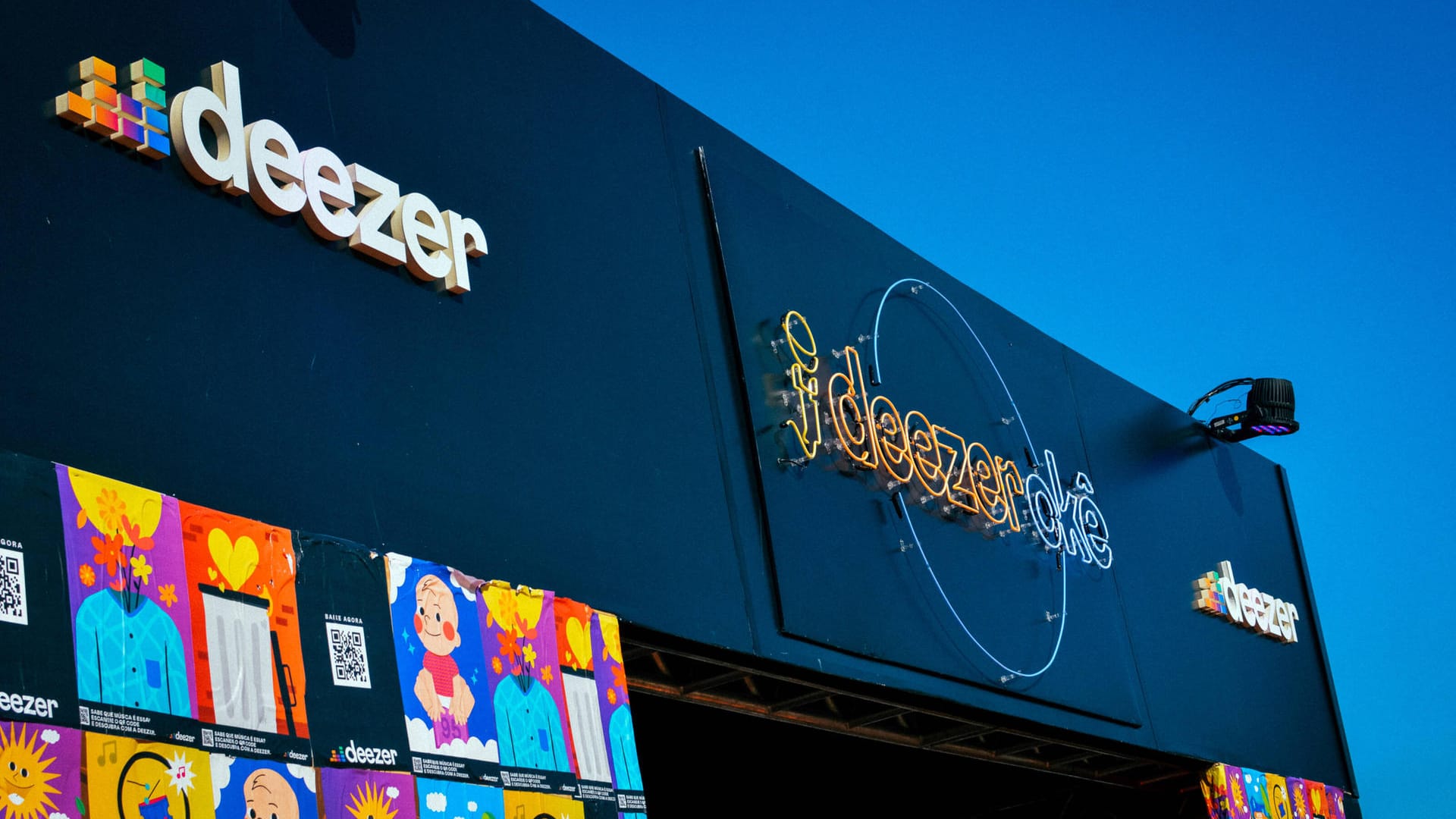 Deezer Logo (Symbolbild): Direkt nach dem Börsendebüt fiel die Aktie des Streaminganbieters deutlich. Deezer Logo (Symbolbild): Direkt nach dem Börsendebüt fiel die Aktie des Streaminganbieters deutlich.