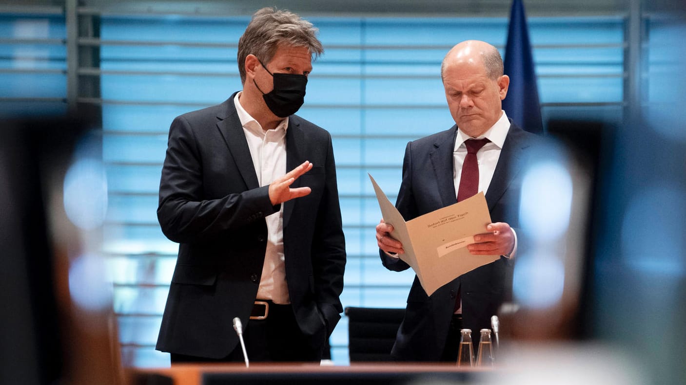 Wer soll das bezahlen? Wirtschaftsminister Robert Habeck und Kanzler Olaf Scholz im Kabinett.