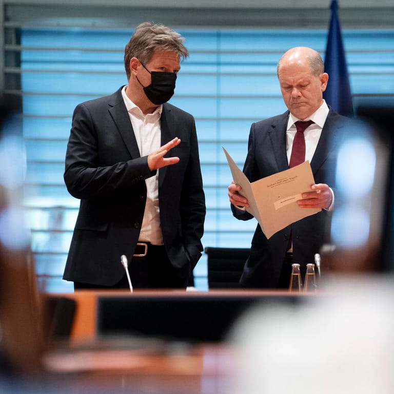 Wer soll das bezahlen? Wirtschaftsminister Robert Habeck und Kanzler Olaf Scholz im Kabinett.