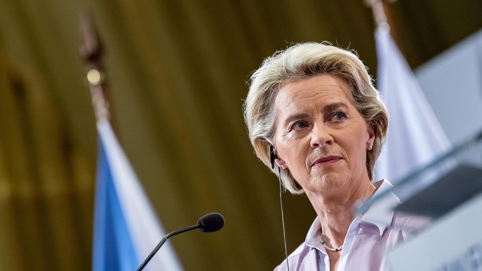 Die Präsidentin der EU-Kommission, Ursula von der Leyen, bei einer Pressekonferenz in Tschechien: Auch viele Industrieverbände haben das Ohr der Kommission.