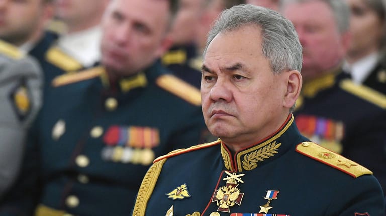 Russlands Verteidigungsminister Sergei Schoigu: Zehntausende Wehrpflichtige sollen bereits an ihren "Dienstposten" angekommen sein.