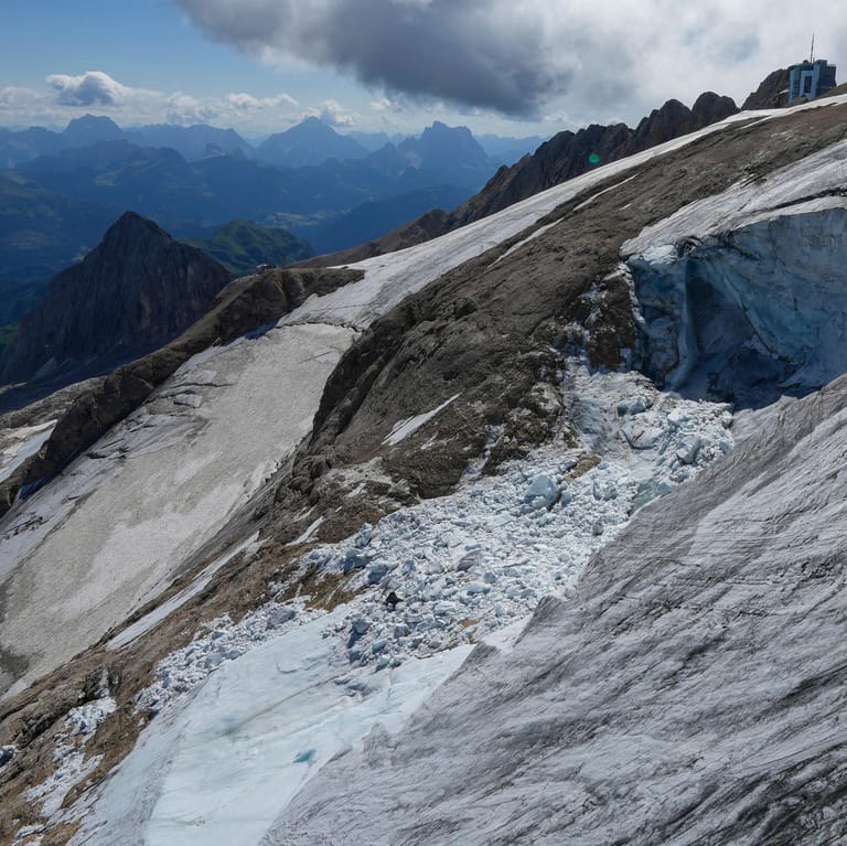 Nach Gletschersturz in Dolomiten