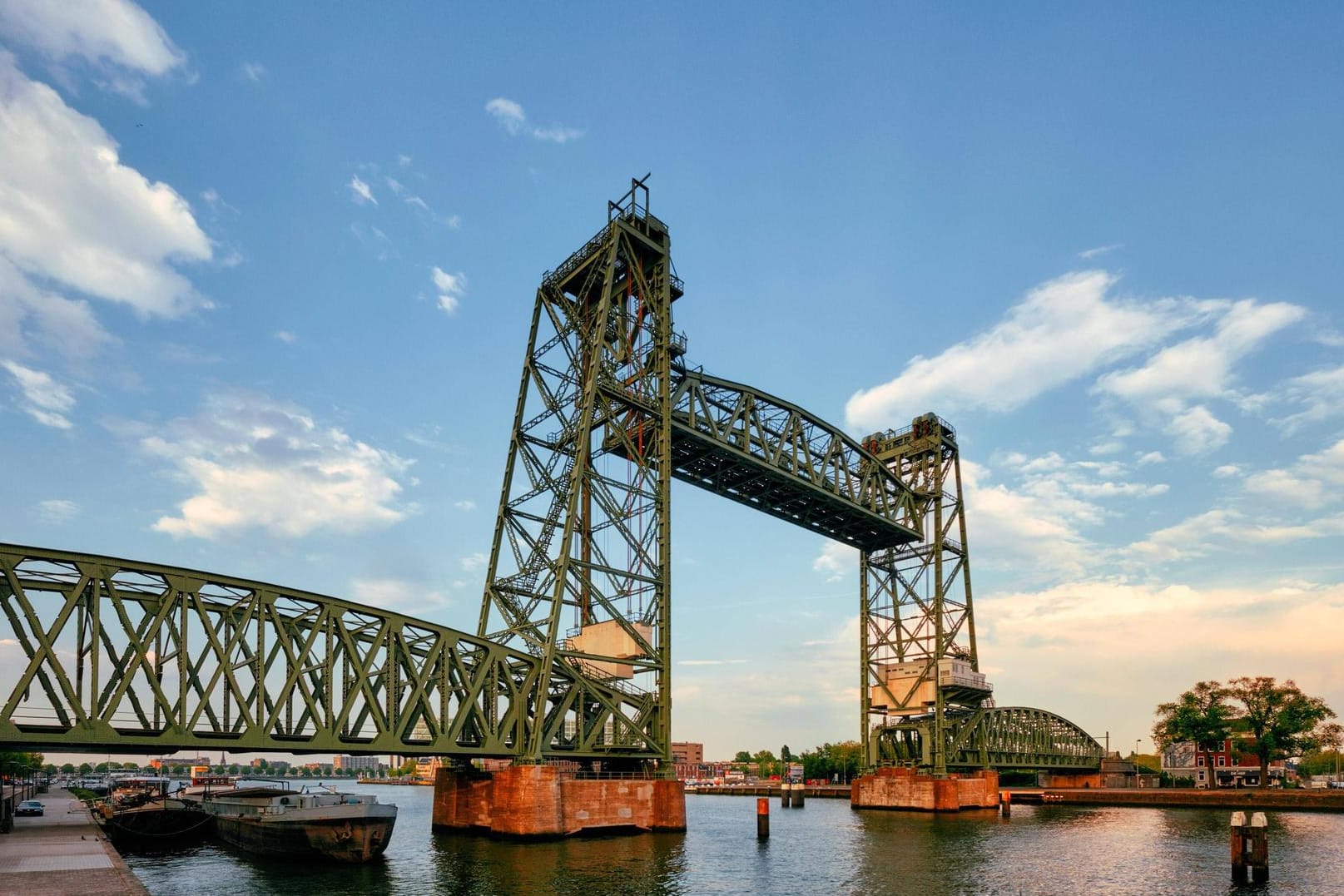 Die Koningshavenbrug in Rotterdam: Die historische Brücke soll nun doch stehen bleiben.