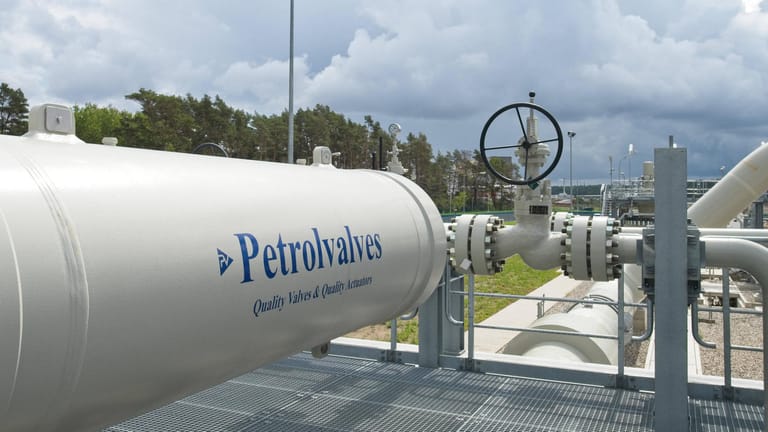 Die Anlandestation für die mittlerweile gestoppte Nord Stream 2-Pipeline: Als Übergangstechnologie spielt Erdgas eine wichtige Rolle. Ob das Investitionen in neue Gasinfrastruktur rechtfertigt, ist ebenso umstritten wie die Umweltbilanz von Gas.