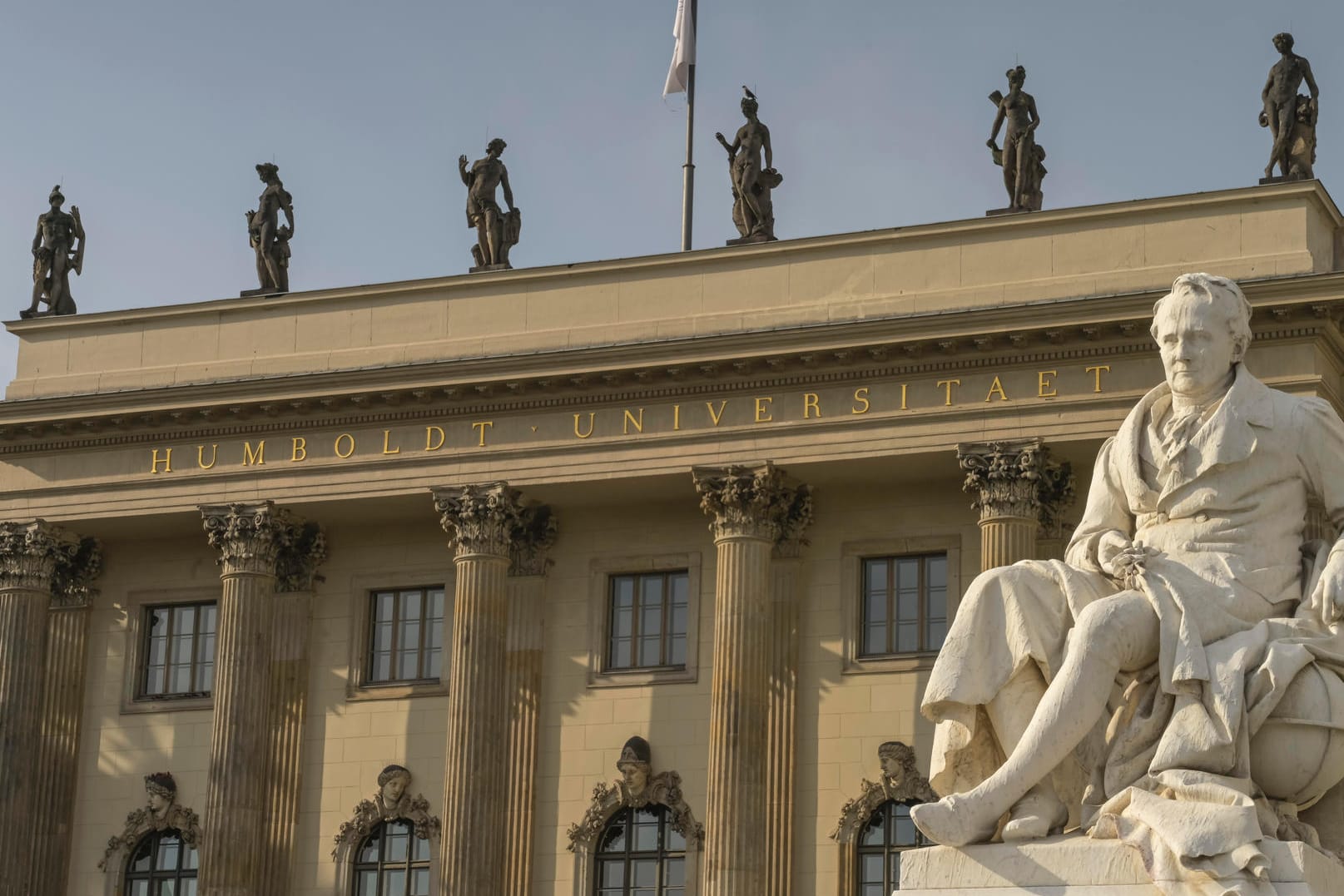 Hauptgebäude der Humboldt-Universität zu Berlin: Dort wurde ein Vortrag der Biologin Marie Luise Vollbrecht nach Protesten abgesagt.