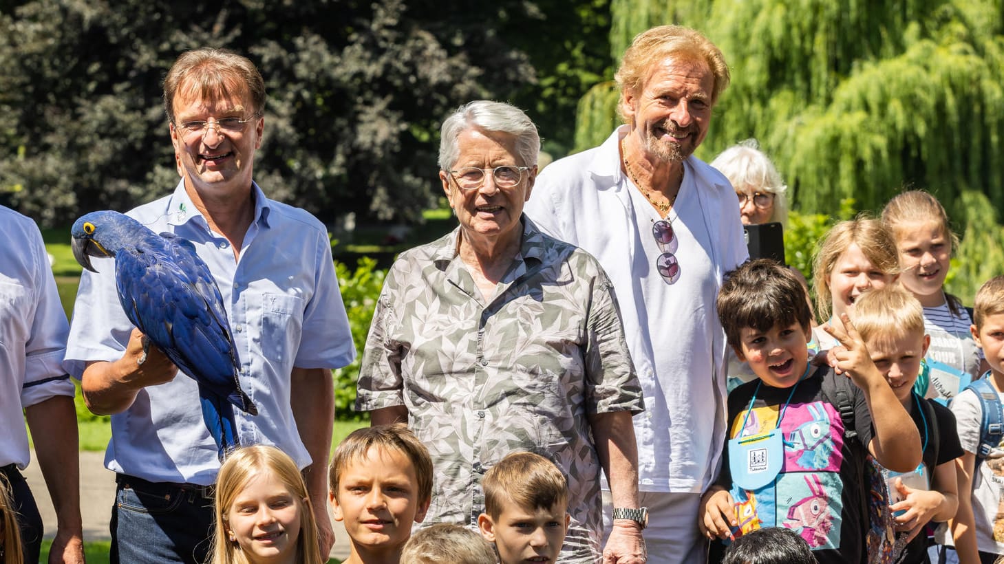 Thomas Gottschalk und Frank Elstner im Zoo: Die Moderatoren beglichen ihre Wettschulden aus der letzten Ausgabe von "Wetten,dass...?!".