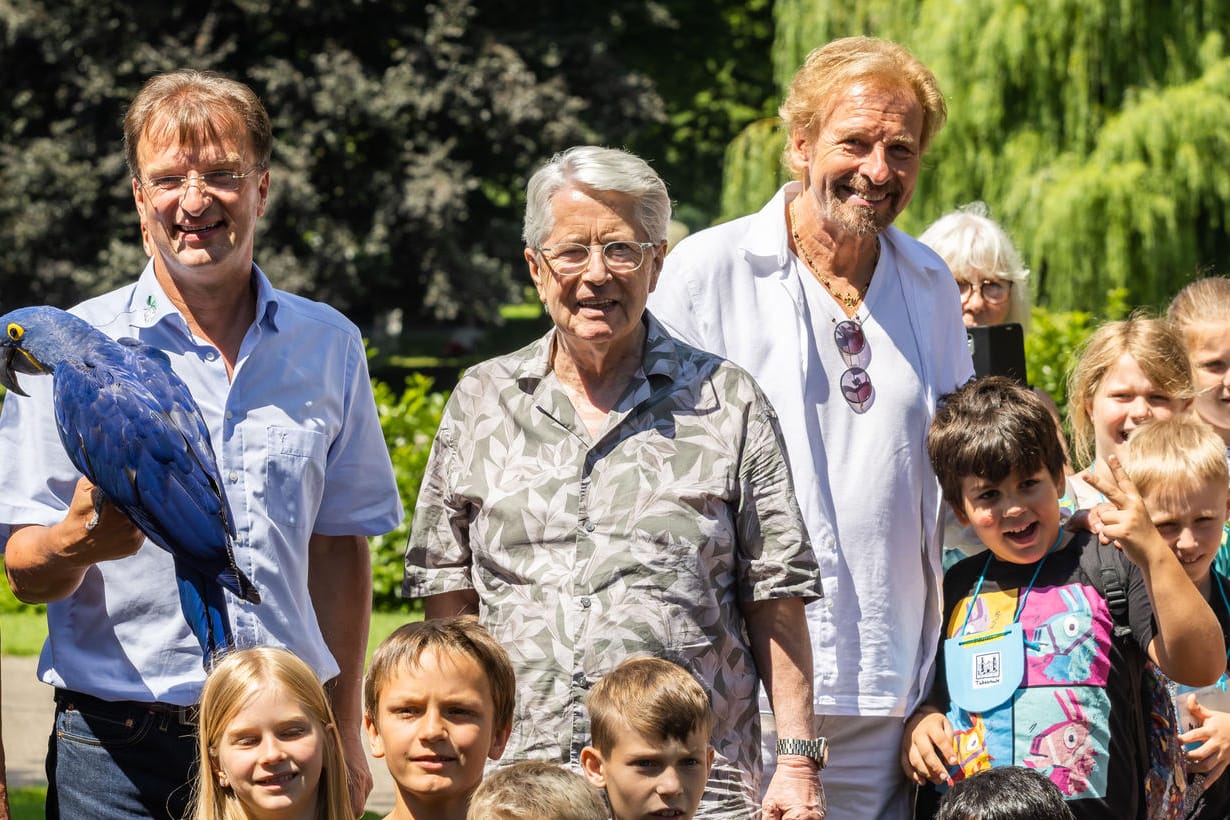 Thomas Gottschalk und Frank Elstner im Zoo: Die Moderatoren beglichen ihre Wettschulden aus der letzten Ausgabe von "Wetten,dass...?!".