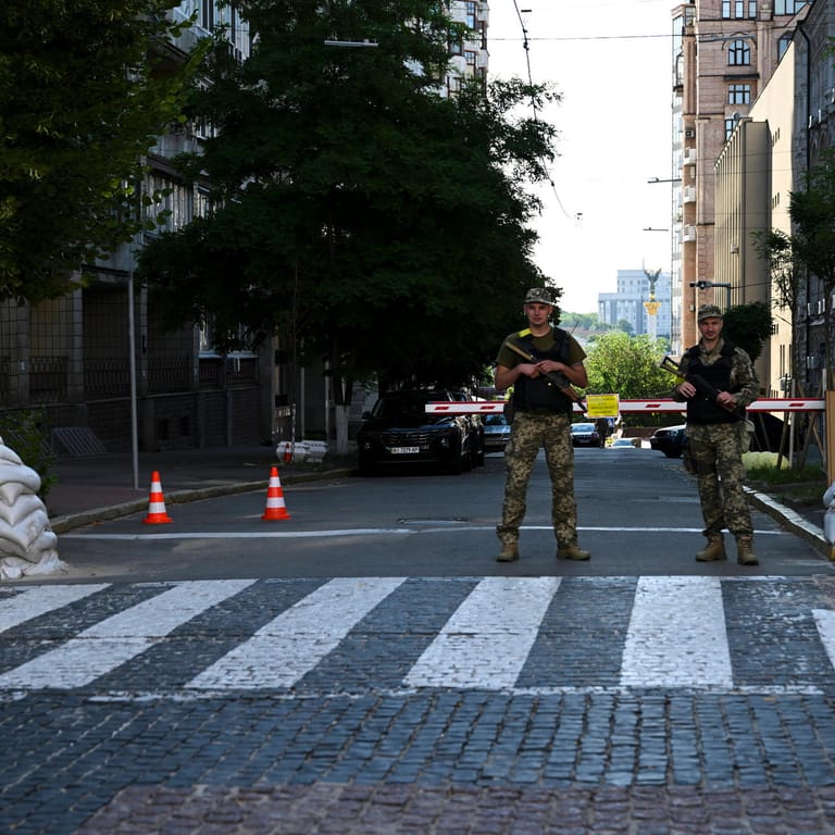 ANTHONY ALBANESE UKRAINE VISIT, Ukrainian soldiers stand guard at an intersection in central Kyiv, Ukraine, Sunday, July