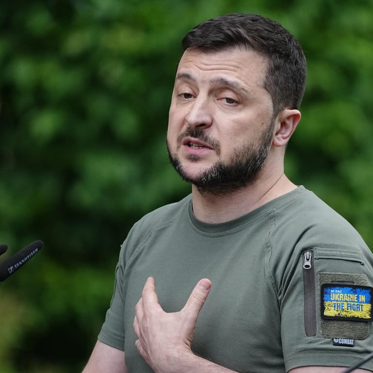 Wolodymyr Selenskyj: Der ukrainische Präsident hat die Armeeführung nach einer umstrittenen Anordnung kritisiert.