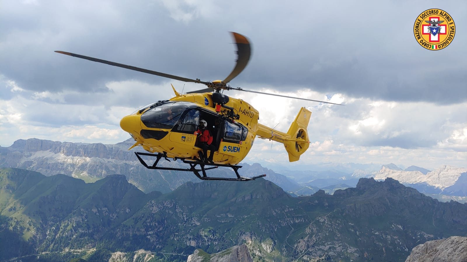 Rettungseinsatz nach dem Abbruch am Marmolata-Gletscher in den Dolomiten.