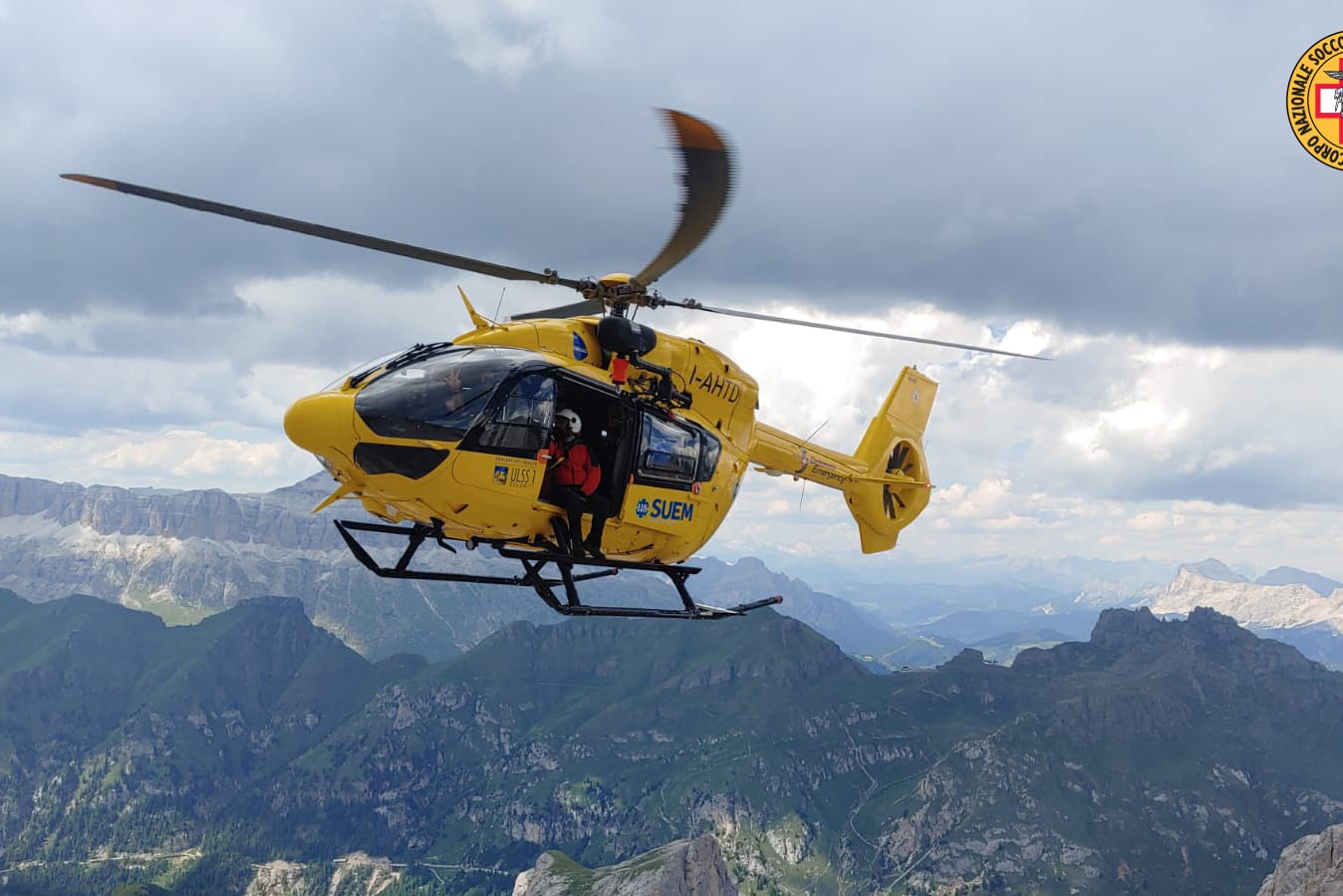 Rettungseinsatz nach dem Abbruch am Marmolata-Gletscher in den Dolomiten.