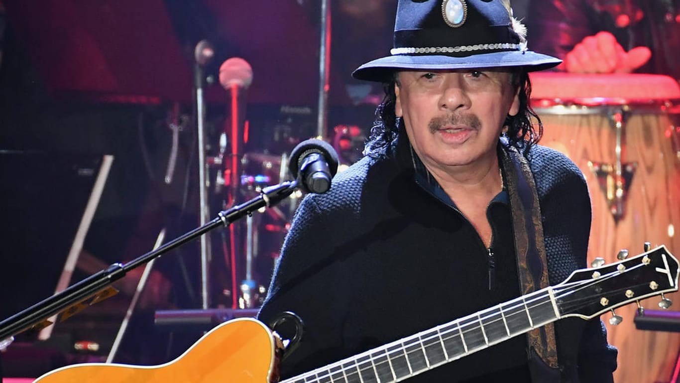 Carlos Santana: Der Stargitarrist kollabierte auf der Bühne.