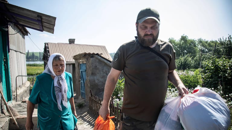 Slowjansk, Ukraine: Immer mehr Menschen verlassen aufgrund der schweren Angriffe ihr Zuhause.