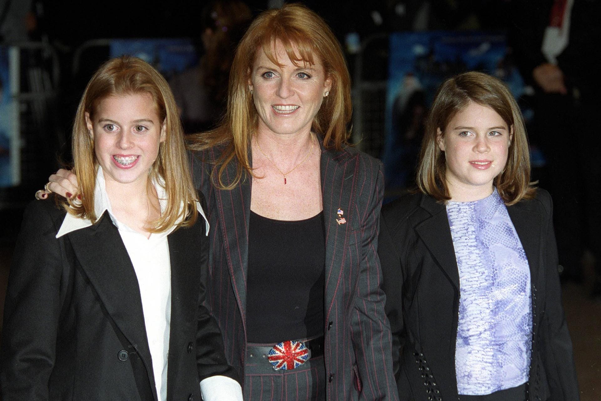 1990: Zwei Jahre später kam ihre jüngere Schwester Prinzessin Eugenie (rechts) auf die Welt.