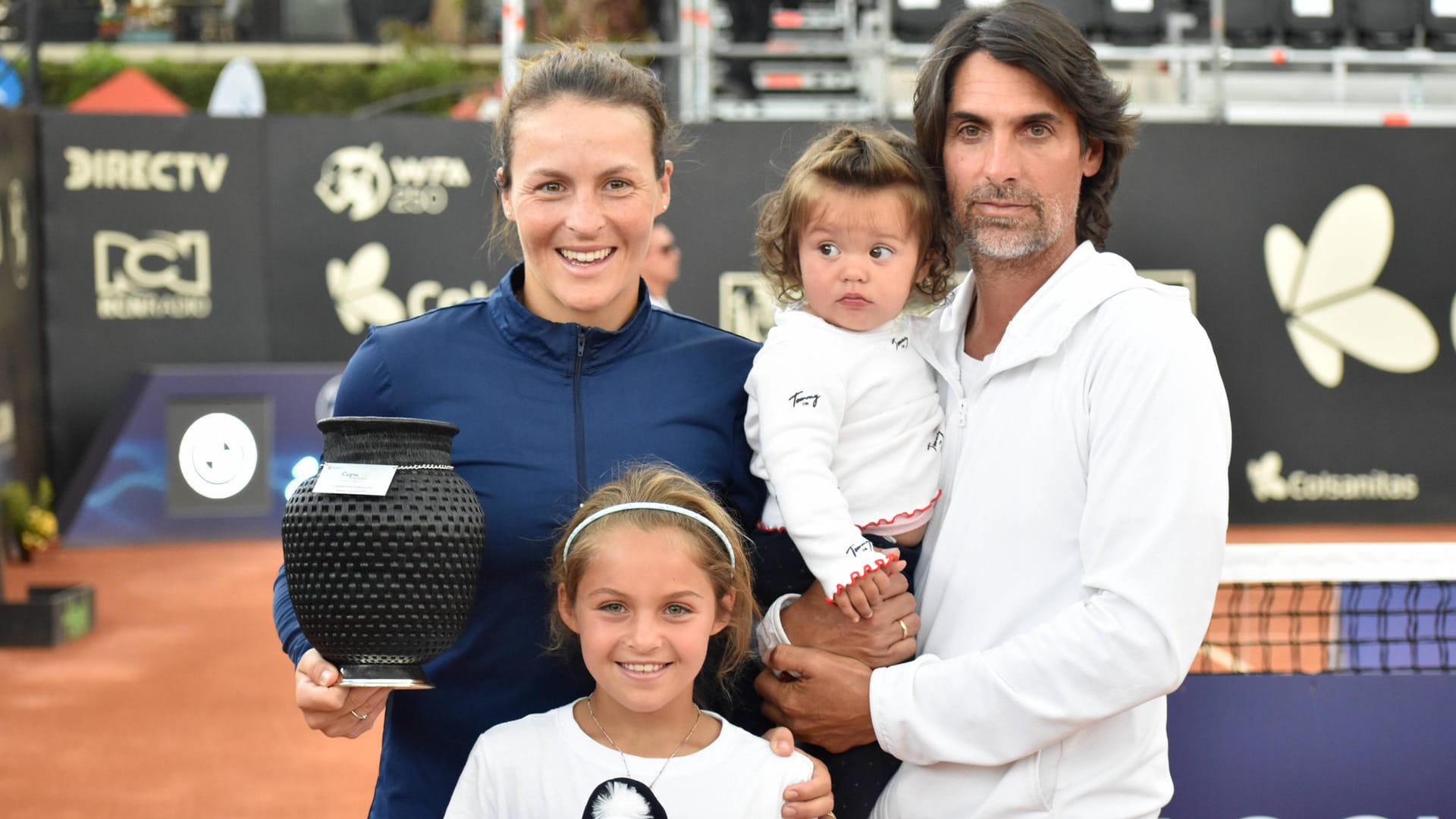 Familie Maria: Die deutsche Halbfinalistin mit ihrem Ehemann und ihren Töchtern.