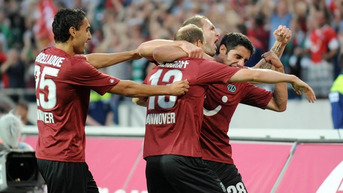 Die Spieler von Hannover 96 bejubeln ein Tor: In der Saison 2011/2012 haben die "Roten" in der Europa League gespielt.