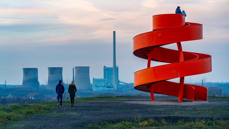 Blick auf das Gaskraftwerk Werne-Stockum bei Hamm: Ohne Erdgas geht es in Deutschland und vielen anderen EU-Staaten noch nicht. Doch die grüne Aufwertung des fossilen Brennstoffs ist umstritten.
