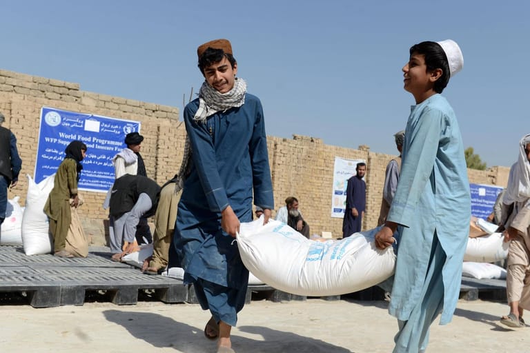 Lebensmittelausgabe im afghanischen Kandahar: Die Zahl der Hungernden ist 2021 nochmals gestiegen.