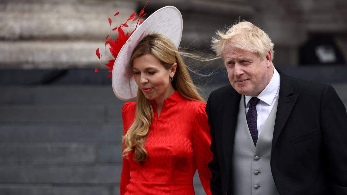 Boris Johnson und seine Frau Carrie: Bei ihrer Ankunft an der St. Paul's Kathedrale zum Dankgottesdienst zu Ehren des Queen-Jubiläums Anfang Juni wurde der Premierminister ausgebuht.
