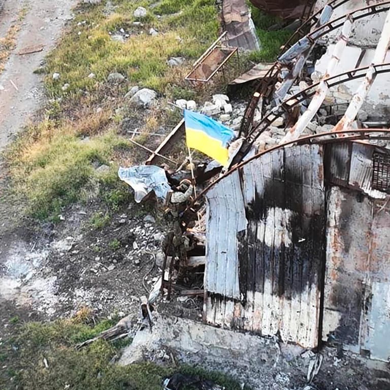 Schlangeninsel, Ukraine: Auf dem Eiland im Schwarzen Meer weht offenbar wieder die ukrainische Flagge.