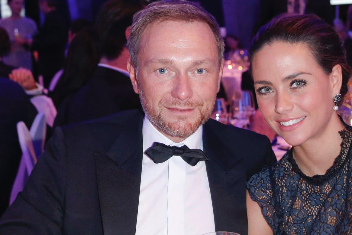 Christian Lindner und Franca Lehfeldt: Das Paar speist nach der Hochzeit mit seinen Gästen in der Sansibar.