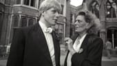 Boris Johnson im Jahr 1986 mit der griechischen Kulturministerin Melina Mercouri: Johnson wurde 1964 in New York City in den USA geboren. Während seiner Kindheit und Jugend lebte er in New York, London und Brüssel. Seine US-amerikanische Staatsbürgerschaft gab er 2016 ab.