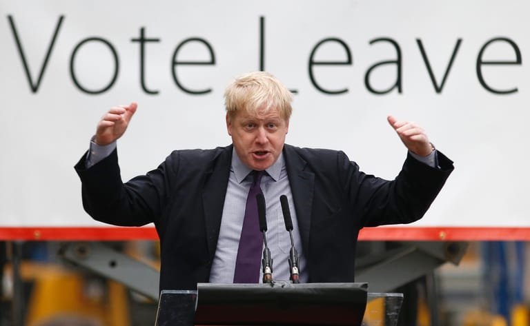 Anfang 2016 weigerte sich Johnson zunächst, einen Brexit zu befürworten. Wenig später sprach er seine Unterstützung für "Vote Leave" aus, eine Organisation, die eine Kampagne für den Brexit betrieb.