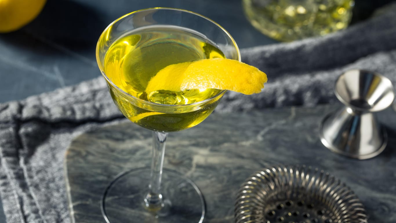 Alaska Cocktail: Auch zu seinen Zutaten gehört Gin.