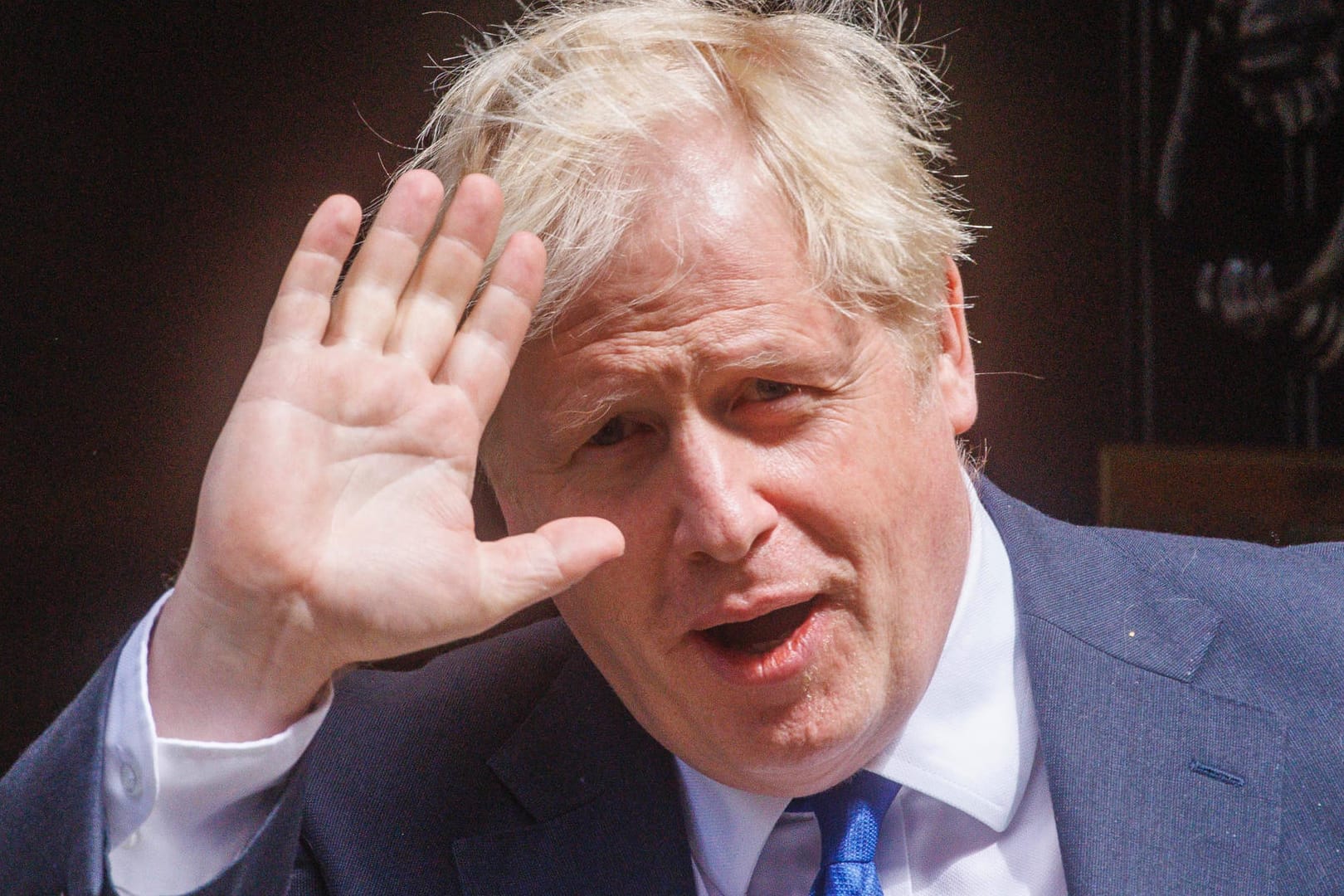 Boris Johnson: Seit 2019 war er britischer Premierminister. Nachdem der Druck auf ihn massiv gestiegen war, verkündete er seinen Rückzug als Parteichef. Bis ein neuer Regierungschef gefunden ist, will er im Amt bleiben. Ein Rückblick auf seine politische Laufbahn.
