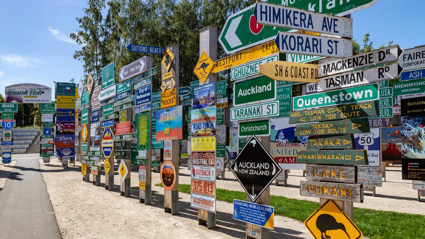Die Schilderstraße Australien und Neuseeland im Fernweh-Park: Mehr als 4.000 Schildern können hier besichtigt werden.