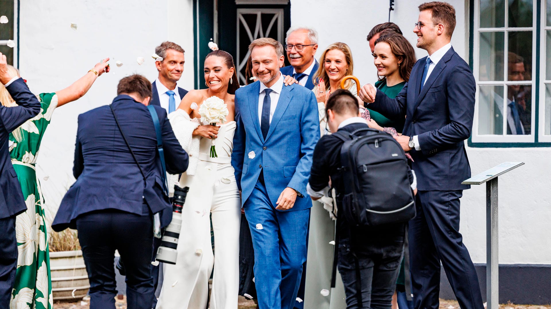 Bundesfinanzminister Christian Lindner und seine Lebensgefährtin Franca Lehfeldt haben sich nach vier Jahren Beziehung getraut.