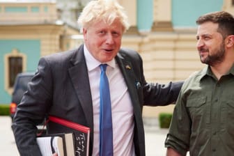 Boris Johnson (l) und Wolodymyr Selenskyj: Die Ukraine dankt dem britischen Premier.