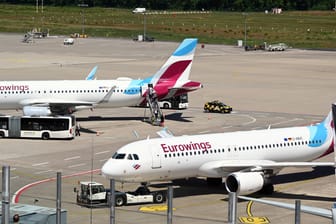 Eurowings-Flugzeuge: Die Airline erhöht ihre Preise um mindestens zehn Prozent.