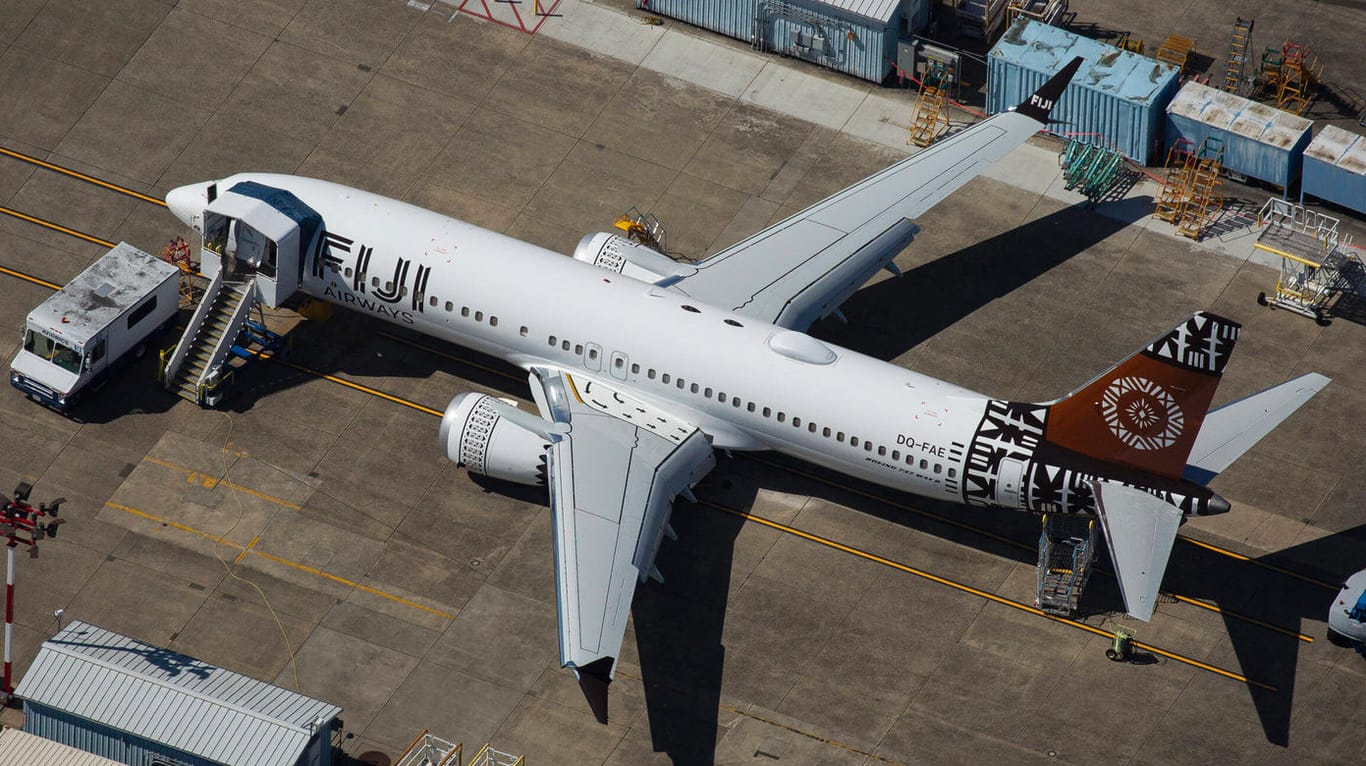 Eine geparkte Boeing 737 Max (Archivbild): Erneut gibt es Probleme bei dem Flugzeug.