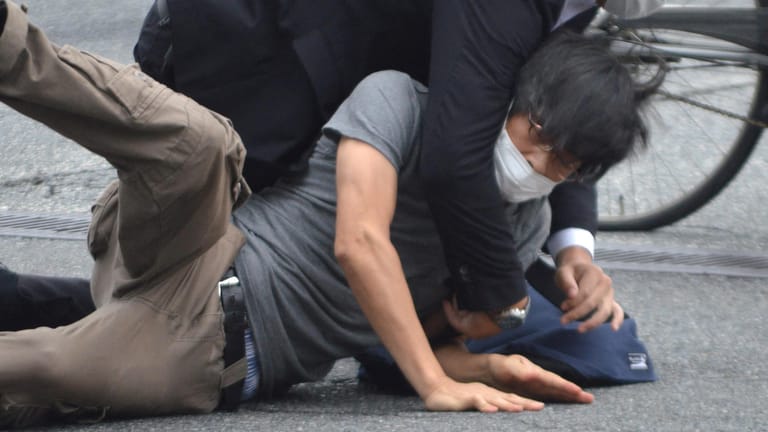 Festnahme in Nara: Der Tatverdächtige ist wohl ein Ex-Militär.