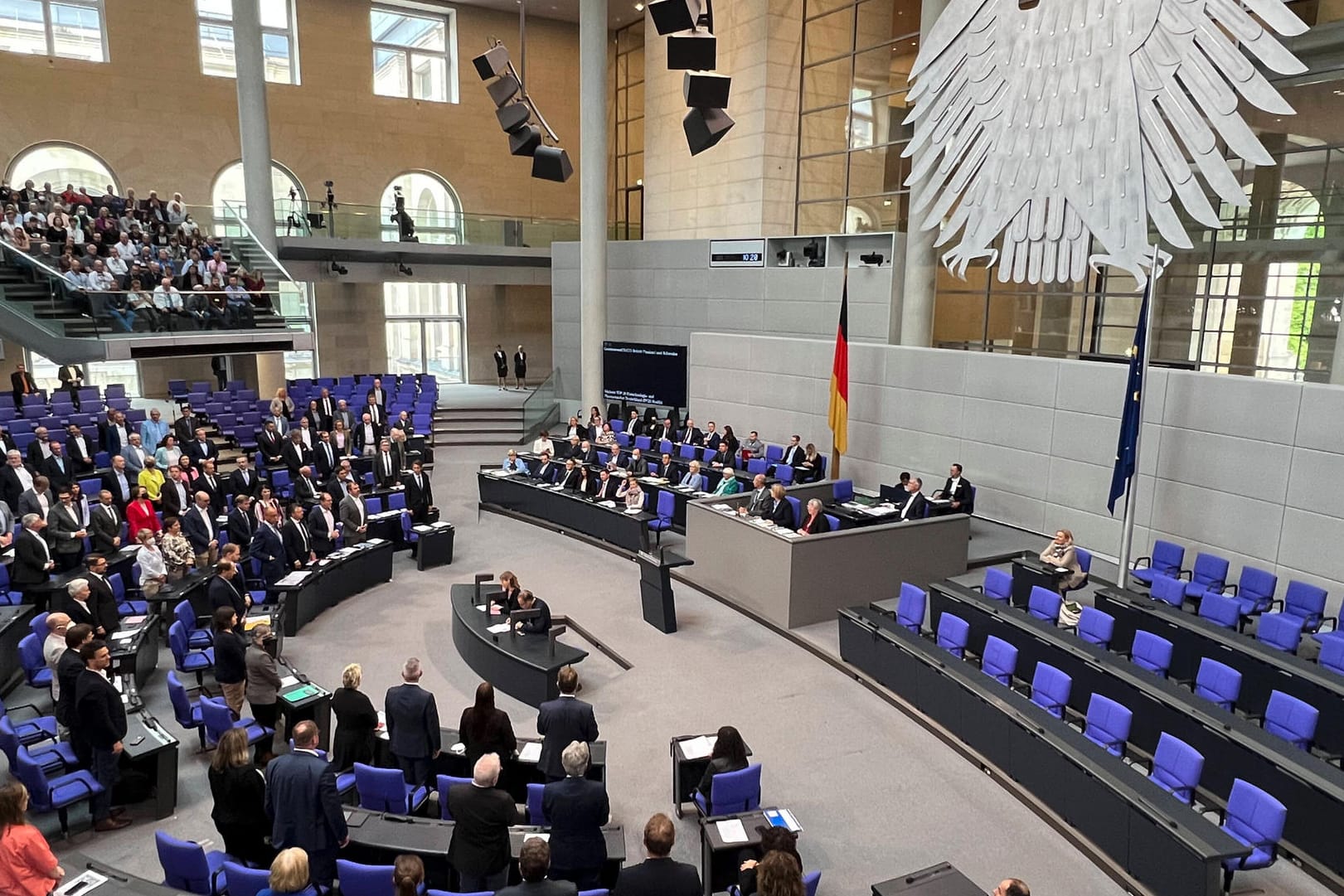 Blick in den Plenarsaal des Deutschen Bundestags: Auch hier soll in Zukunft Energie gespart werden.