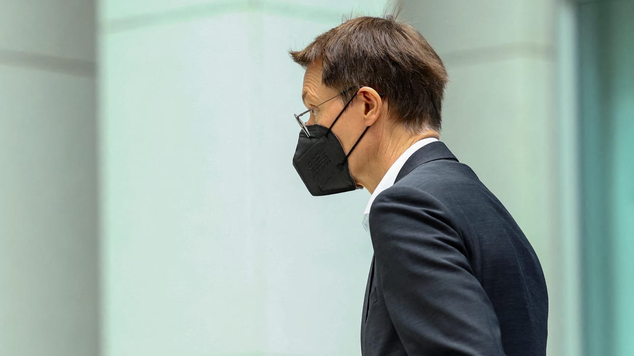 Gesundheitsminister Lauterbach: "Das wird für mich kein Sommer sein, wo ich luxuriös urlauben kann." Gesundheitsminister Lauterbach: "Das wird für mich kein Sommer sein, wo ich luxuriös urlauben kann."