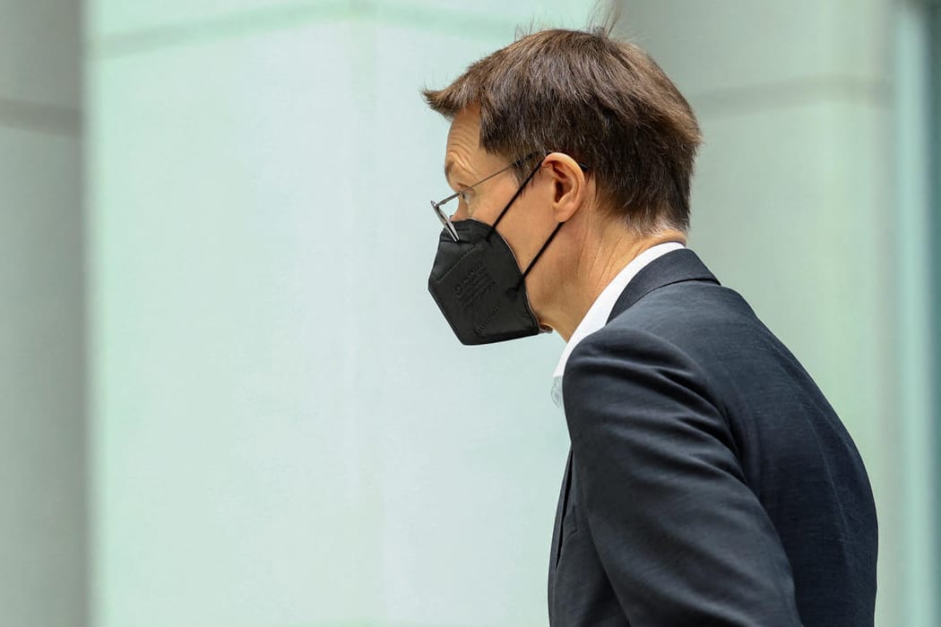 Gesundheitsminister Lauterbach: "Das wird für mich kein Sommer sein, wo ich luxuriös urlauben kann."