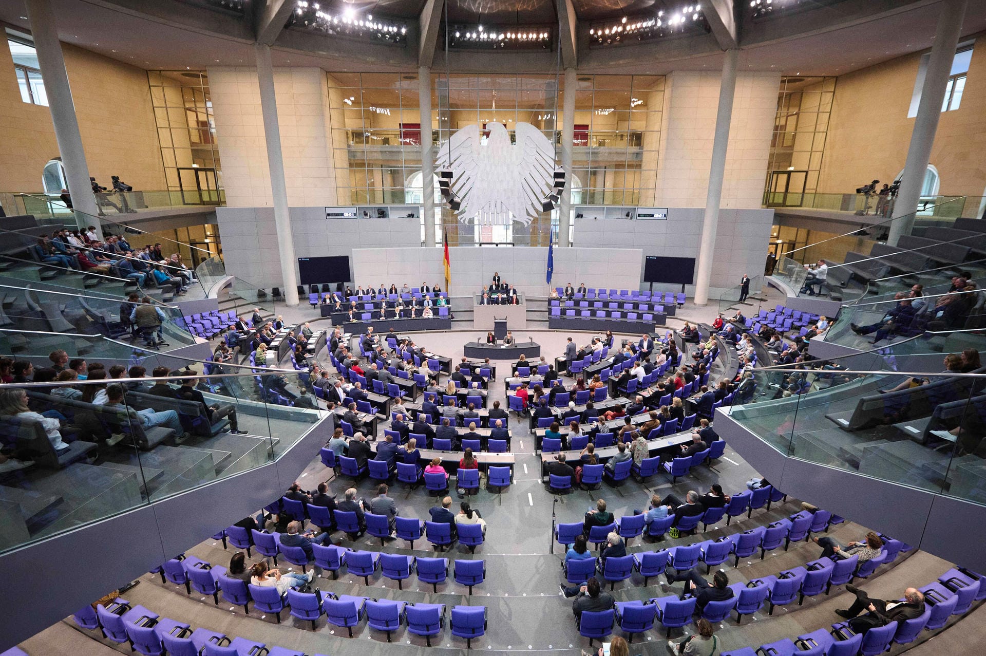 Plenarsitzung im Bundestag in Berlin Der Plenarsaal während der Sitzung des Deutschen Bundestags am 08.07.2022 in Berlin