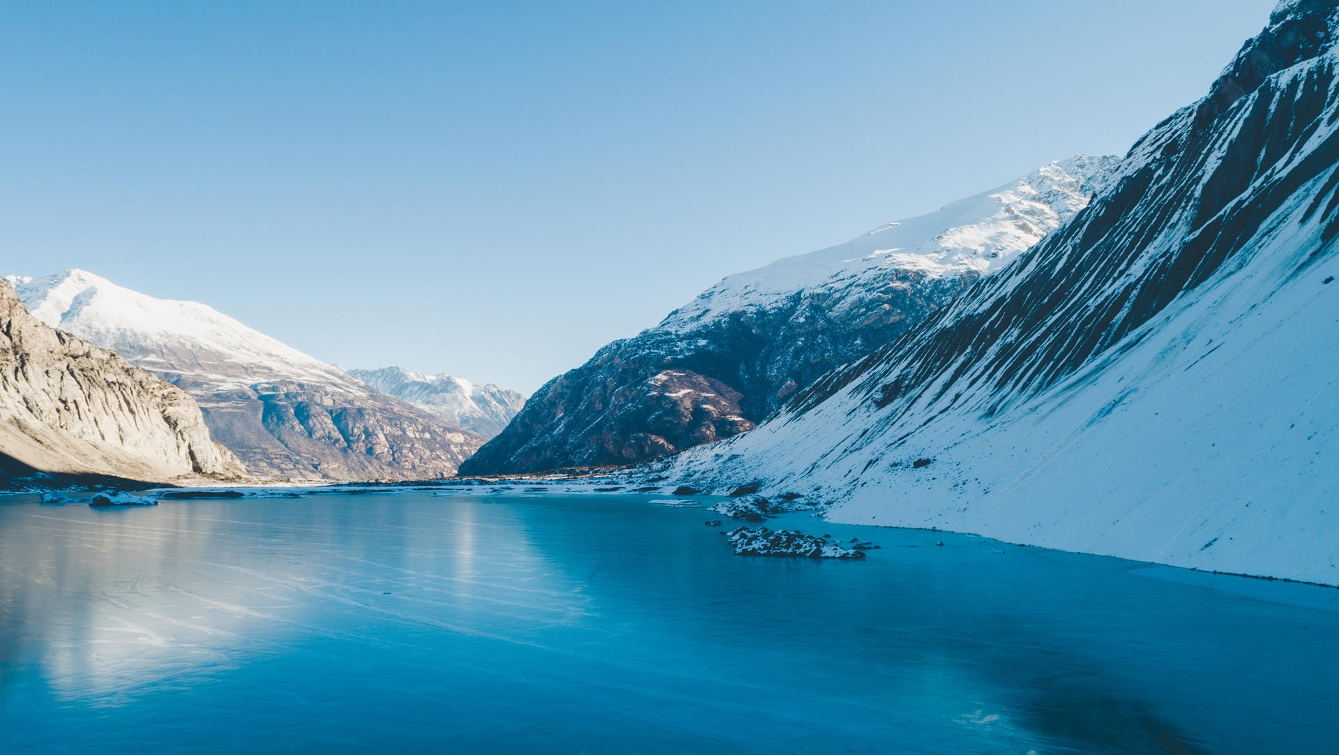 Ein Gletschersee in Tibet (Symbolbild): Die Schmelze des Gletschereises könnte ungeahnte Folgen haben.