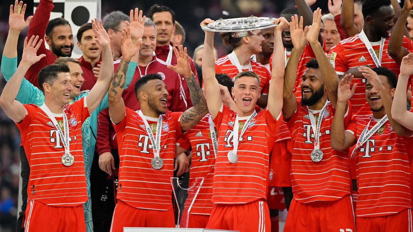 Die Spieler des FC Bayern München: Der Klub ist im Mai zum elften Mal in Folge deutscher Meister geworden.