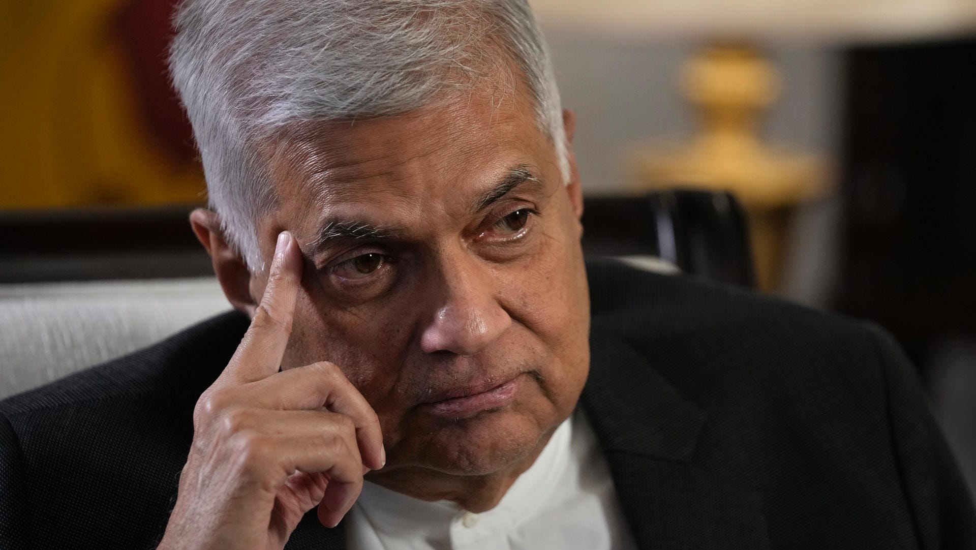 Der Premierminister von Sri Lanka Ranil Wickremesinghe bietet seinen Rücktritt an.