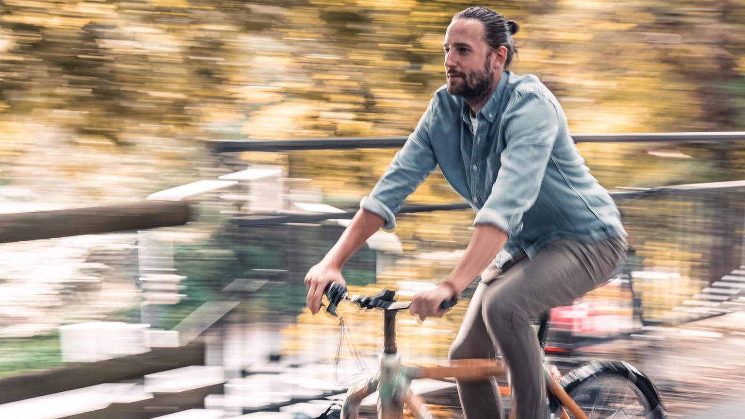 Markus Krawietz auf seinem Lastenrad, das zum Teil aus dem 3D-Drucker kommt.