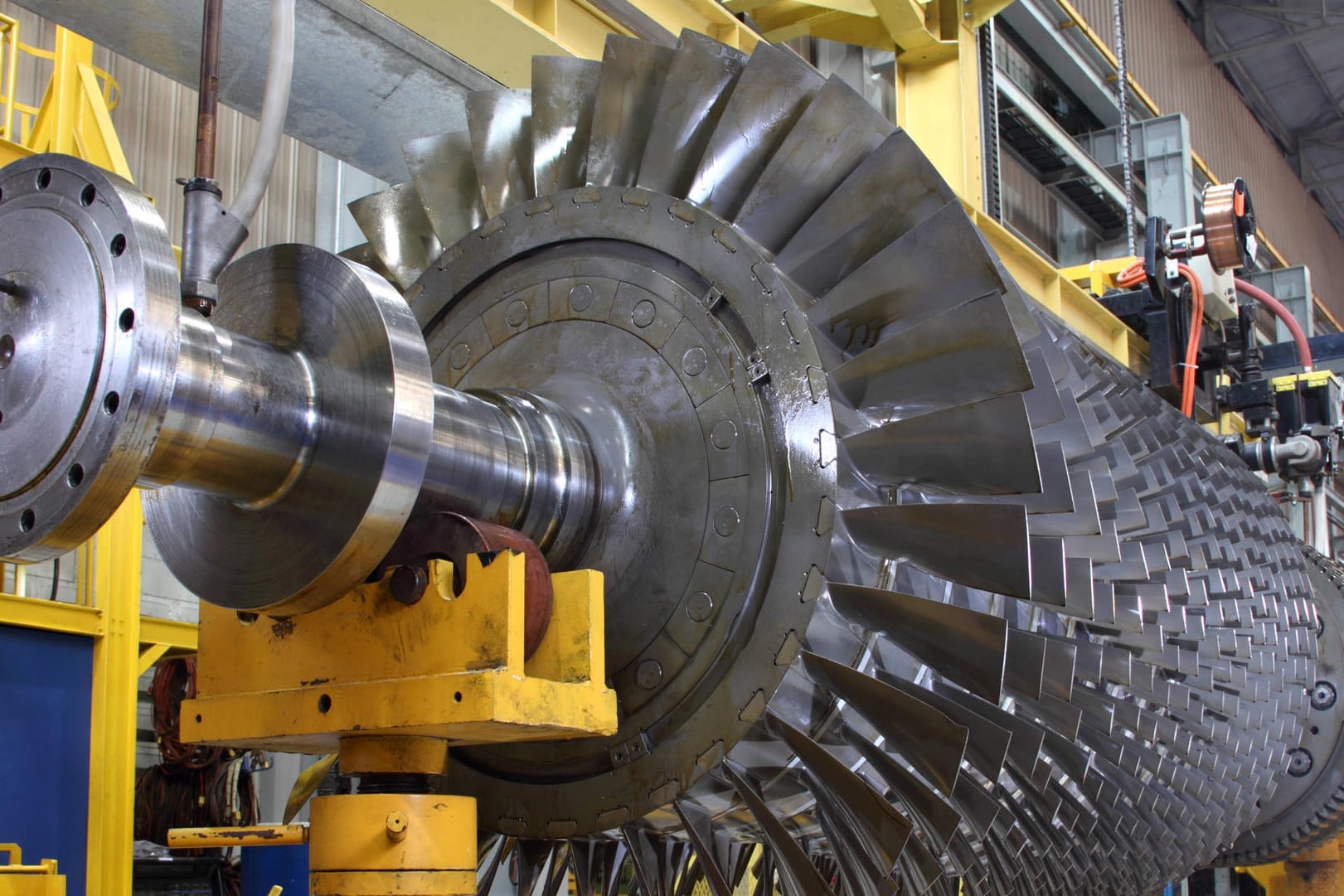 Eine Gasturbine bei der Wartung (Symbolfoto): Kanada verletzt die Russland-Sanktionen, um Deutschland zu helfen. Eine Gasturbine bei der Wartung (Symbolfoto): Kanada verletzt die Russland-Sanktionen, um Deutschland zu helfen.